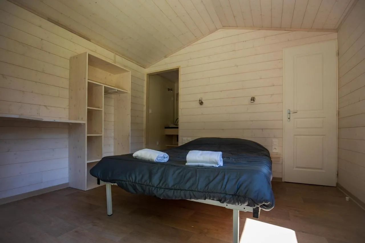 Le Monastere Domaine De Combelles Vacances 0*, Le Monastere