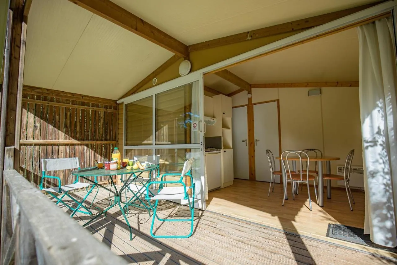 Le Monastere Domaine De Combelles Vacances 0*, Le Monastere فرنسا